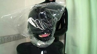 Amateur CDin latex dildoing
