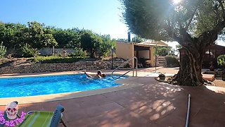 Big Ass Amateur Wife Is Very Hot to Fuck Hard in the Pool