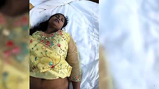 Smoking milf Bhabhi ji takes cock, enjoy hottest XXX porn!