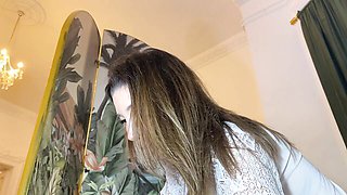 Leons TV - hot brunette scene