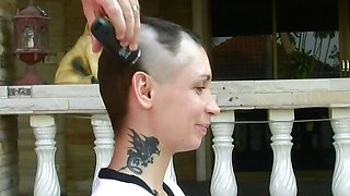 Behind the scenes: Lisa Fox shave her head. Music clip