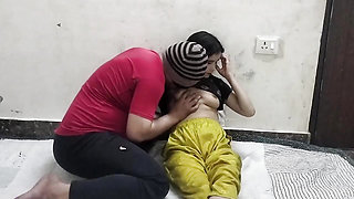 Little step sister ko nanga kar jabar dasti pakad ke choda