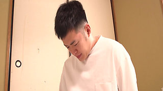 M981g01 a Mature Mother Who Is Obscenely Disturbed Between Reason and Desire!