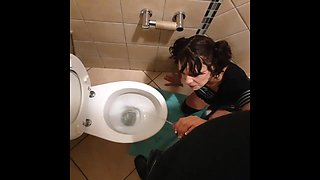 Cute emo pigtailed girl taking me for a piss