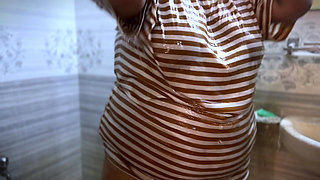 Bada Dodh Wali Cacci - Indian Big Ass &amp; Huge Boobs Sexy Hot Aunty Shower in My Toilet Then I Caught Her and Record &amp; Fuck Her