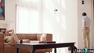 AC repairman lures a housewife into hump