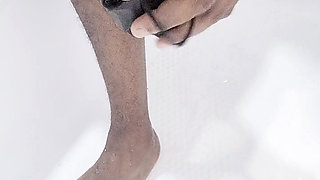 Soap my soles with a shower scrubber (2025)