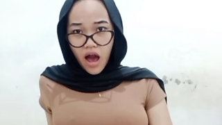 Horny Hijab Masturbation Until Wet