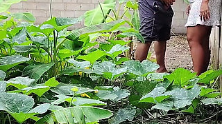 Follo a Madrastra India Al Aire Libre Hasta Dejar Su Concha Llena De Semen