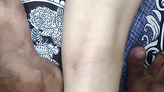 Desi girl ko pehla baar choda uski ghar pe jake maza aa gaya