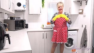POV : Kitchen Blowjob & Sex with Your Housewife Chantelle