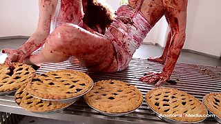 Messy Girls: Pie Whores