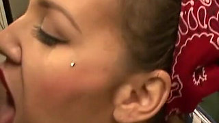 Tattooed artist seduced into a blowjob while tattooing him