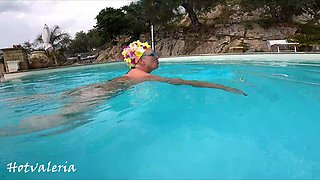 Dildo Fuck in the Swimming Pool