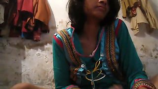 Pakistani Wife Farah Homemade - DesiPapa