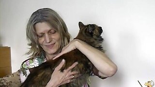 Grannies Pauline and Rita are enjoying lesbian sex play so much