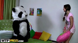 Girl sucks off a cumming dildo