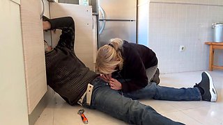 Blond mommy Gives Plumber A sweet Blowjob