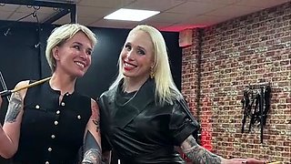 Strafkamer - Mistress Baton - Double domme judicial caning