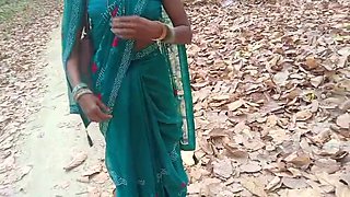 Desi Bhabhi Urineing in the Jungle