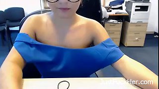 This nasty camgirl can't control herself at work when she's horny
