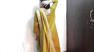 Bhabhi ko gandi video dikha kar chod diya