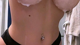 Babe With Big Boobs Masturbates