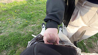 Risky handjob of girlfriend with big tits in vineyard ends with monster cumshot
