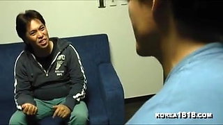 korean girl does anma massage in japan