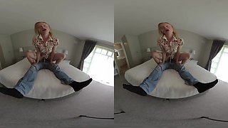 Deutsche Blondine Erwischt Vermieter Beim Wichsen - BlondeHexe
