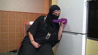 Saudi Arab Cuckold Wife Wants Big Dicks