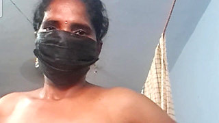 Tamil Aunty Fingering and Urine Passing