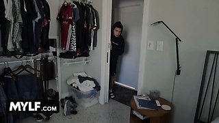 Fortunate sonny catches his kinky stepmom with a ass buttplug and fills her with hot sperm - mylf classics