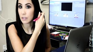 Brunette Solo Webcam Masturbation