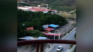 Fumando marihuana y sexo al aire libre con una tetona latina