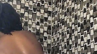 Ebony MILF Get Het Pussy Eaten by Her Sugardaddy in the Shower