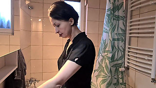 Hairy muff pissing and squirting