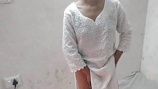 Ghar me akeli baithi step sister ko jabar dasti pel diya