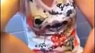 Amateur Asian Girl in Glasses Masturbating