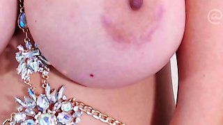 Close up MILF masturbation