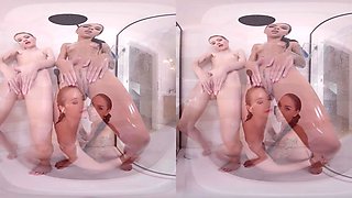 Threesome Passion: Girls Take A Bath