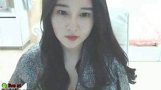 Beautiful asian camgirl shows her tits