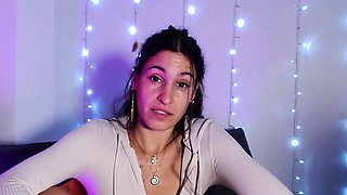 Hot brunette close up pussy masturbation on cam