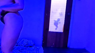 Russian girl uses sex toys to orgasm on webcam solo