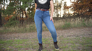 Stepsis Teases Cameltoe Pussy in Blue Jeans Outdoors