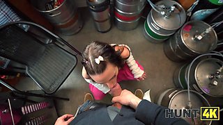 Hunt4k. petite pussy is leaking in the fever... kiosk porno