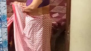 Aunty caught red handed on camera while changing dress.