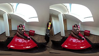 Sarah - The Horny Snatch Rubber... - Tattooed Busty Fingering