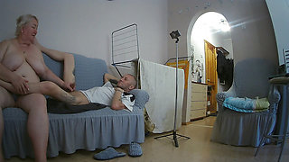 Stepmom helps me jerk off my cock so that I cum