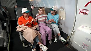 Lesbian threesome with Alexis Willson and Aurora Heat - HD
